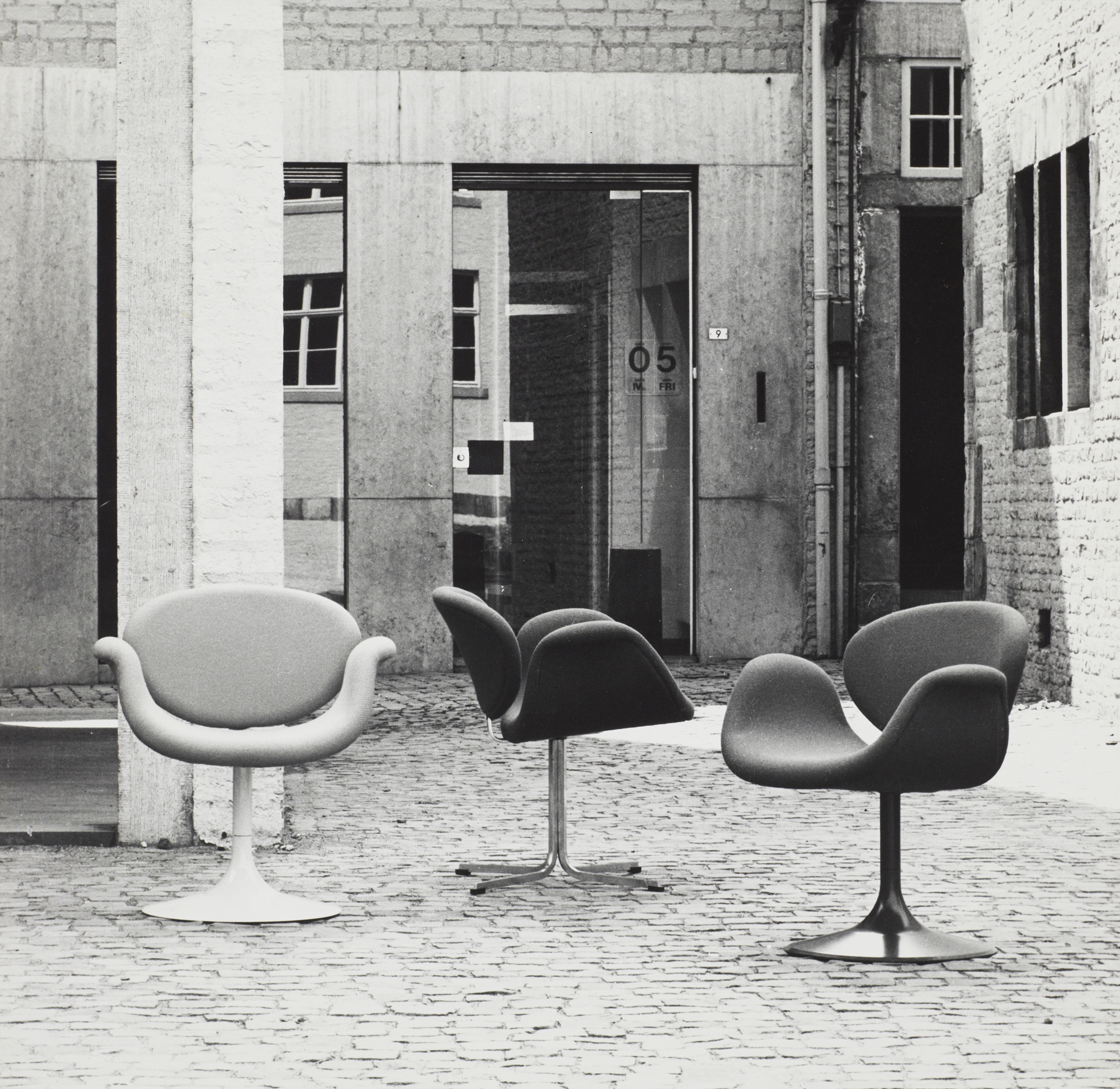 Artifort_LittleTulip_Archive_1A_HR.jpg
